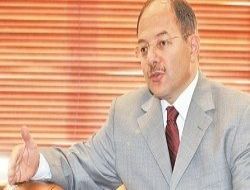 Çocukken iki dişimi berber çekti
