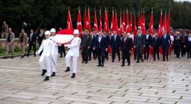 Bakan Osman Aşkın Bak ve Gençlerden Anıtkabir’e 19 Mayıs Ziyareti