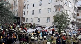 Maltepe'de bina çökmesi: 2 kişinin cansız bedenine ulaşıldı